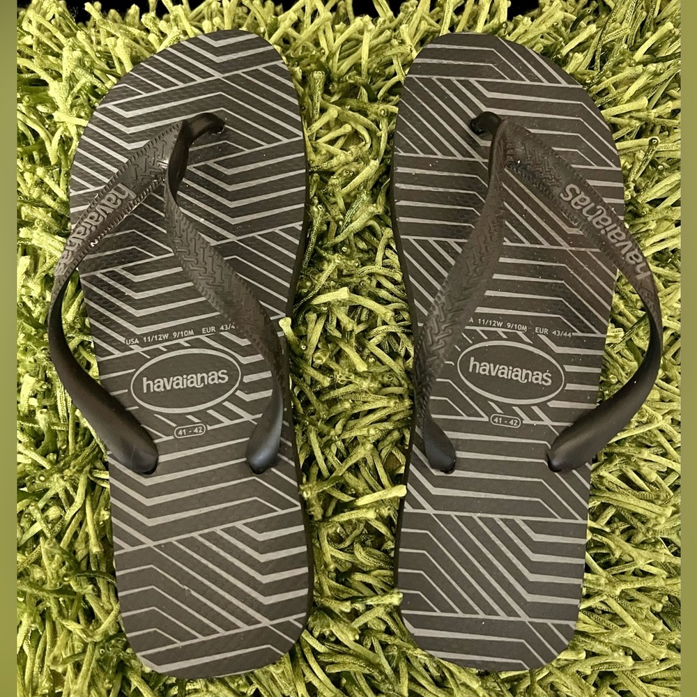 Havianas flip-flops, sized 9/10 men 11/12 women